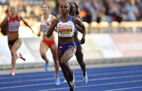 Britská sprinterka Dina Asherová-Smithová si bí pro titul evropské ampionky...
