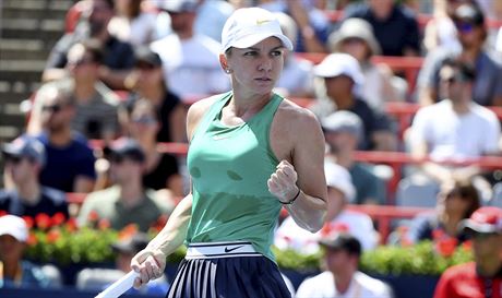 Vítzné gesto rumunské tenistky Simony Halepové ve finále turnaje v Montrealu