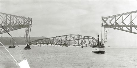 Most Quebec Bridge v Kanad se kvli pli velkmu zaten ztil do eky sv....