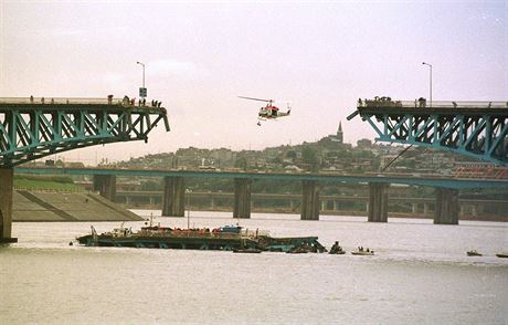 Prostedn st mostu Seongsu v jihokorejskm Soulu se utrhla 21. jna 1994...