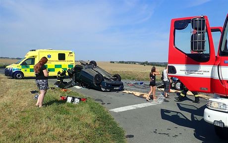 Na Zlínsku se srazila ti osobní auta (18. srpna 2018).