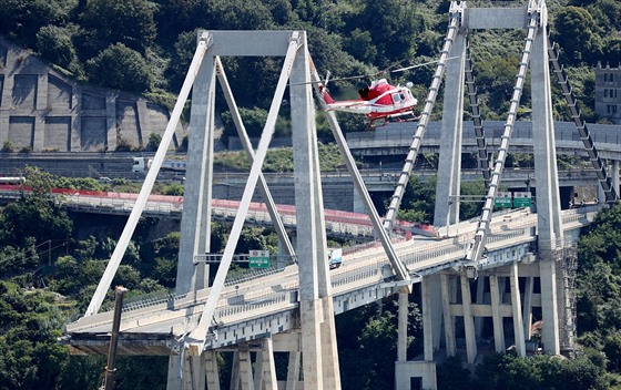 Pohled na zícený Morandiho most v Janov (16. srpna 2018)