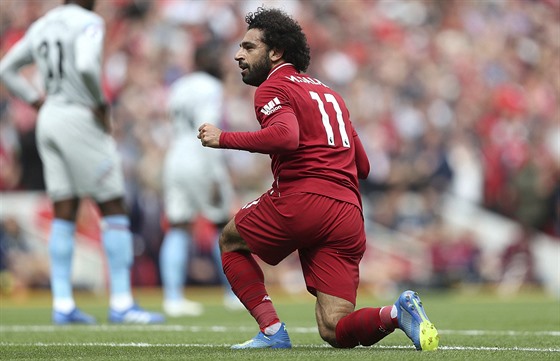 Mohamed Salah z Liverpoolu slaví svj zásah do sít West Hamu.