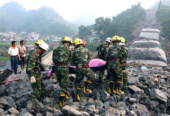 Most v nskm Feng-chuangu pes eku Tchuo-iang se ztil 13. srpna 2007 pi...