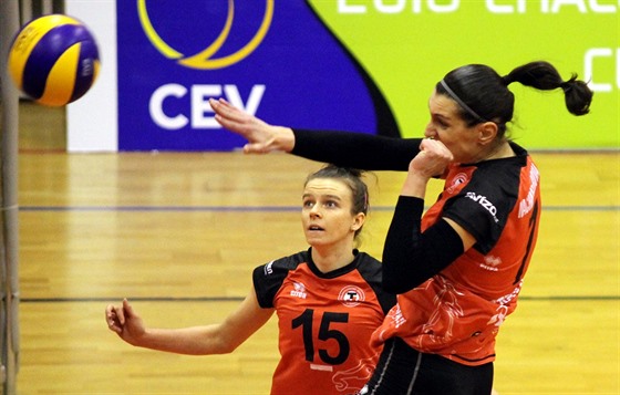 Kateina Valková (vlevo) a Iva Nachmilnerová v Ostrav skonily.