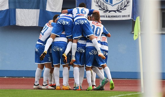 Fotbalisté Ústí nad Labem slaví gól.