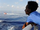 Posádka lodi Aquarius při své poslední misi u Libye vzala na palubu stovku...