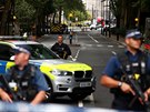 Policejní zásah ped britským parlamentem, kde idi najel do zábran (14. srpna...