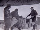 První sovtský letoun pistál na ke nedaleko severního pólu 21. bezna 1937.