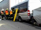 Nehoda mikrobusu a nákladního auta na 173. kilometru dálnice D1 ve smru na...