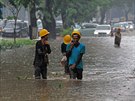 Povodn v indonéské Jakart jsou stále astjí. (8. února 2018)