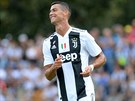 Cristiano Ronaldo se usmívá po první trefě v dresu Juventusu.