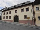Vyhoelé historické domy na námstí v Úterý jsou kompletn opravené. (14. srpna...