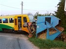 Traktor vjel na Písecku na elezniní pejezd v dob, kdy tudy projídl vlak.