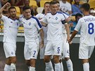 Fotbalisté Dynama Kyjev se radují z branky v odvet 3. pedkola Ligy mistr,...