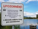 Upozornní na patnou kvalitu vody u rybníku Kaák ve Vrchlabí  (17. 8. 2018)