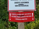 Upozornní na patnou kvalitu vody u rybníku Kaák ve Vrchlabí (17. 8. 2018)