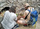etí archeologové zkoumají okolí svatyn stojící na základech zaniklého...