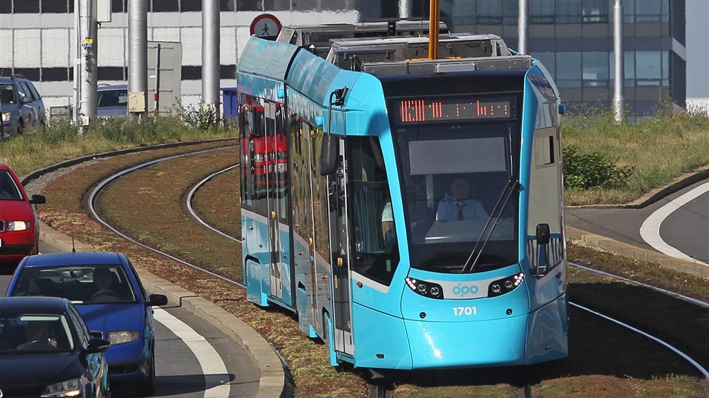 V Ostravě už jezdí nové tramvaje.