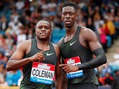 Američan Christian Coleman (vlevo) se raduje z vítězství ve sprintu na 100...
