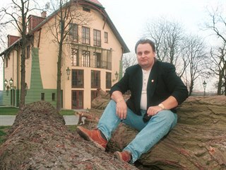 Podnikatel Rudolf Hošna byl v 90. letech v Brně pojmem. Stejně jako jeho vila.