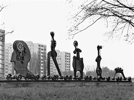 Monumentální plastikou Rodina pipravená k odjezdu (1969) reagoval socha Karel...