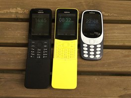 S vysunutým flipem vypadá Nokia 8110 4G oproti 3310 obrovsky. Flip je vak...