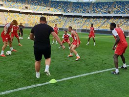 Fotbalisté Slavie hrají bago na tréninku před odvetou třetího předkola Ligy...