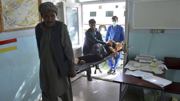 V afghánském městě Ghazní zuří boje mezi Tálibánem a vládními jedńotkami (12. srpna 2018)