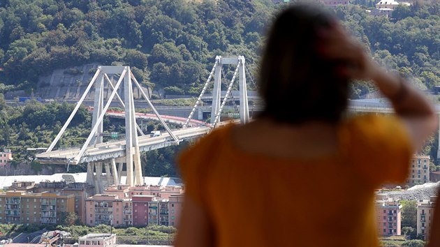 Pohled na zcen Morandiho most v Janov (16. srpna 2018)