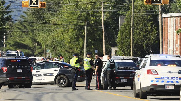 Policie zasahuje na mst stelby v kanadskm mst Fredericton. (10. srpna 2018)