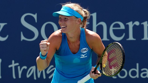 Nizozemsk tenistka Kiki Bertensov slav vhru nad Petrou Kvitovou v semifinle turnaje v Cincinnati.
