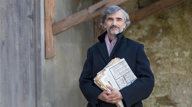 Pr�vodcem po af�r�ch v seri�lu Pr��vihy prvn� republiky bude herec Martin My�i�ka. Fotografie byla po��zena v interi�rech Muzea star�ch stroj� a technologi� v �amberku.