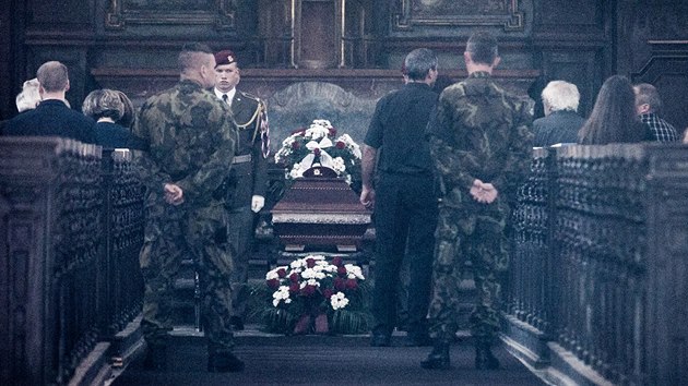 Poslední rozloučení s vojákem Martinem Marcinem v chomutovském kostele sv. Ignáce. (14. srpna 2018)