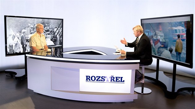 Armdn generl Petr Pavel (vlevo) v diskusnm poadu iDNES.cz Rozstel.