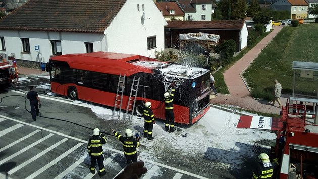 V Hrdějovicích u Českých Budějovic hořel autobus MHD.