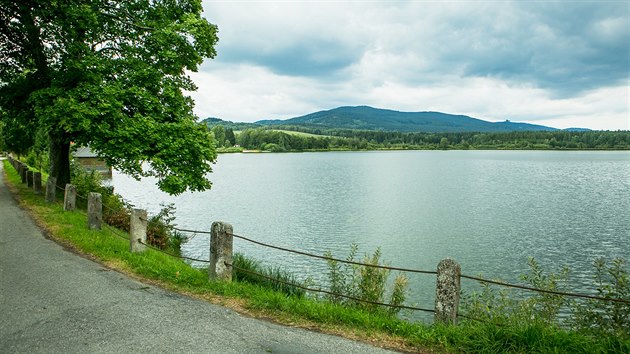 Rybník Olšina se nachází v bývalém vojenském prostoru Boletice poblíž Horní Plané. Za dva roky by po něm mohli plout návštěvníci stezky.