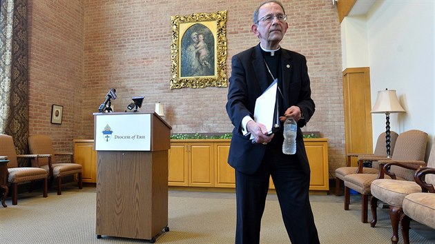 Biskup Lawrence T. Persico se omluvil obtem a nastnil kroky, kter diecze Erie pijm, aby se zneuvn neopakovalo (14.8.2018)