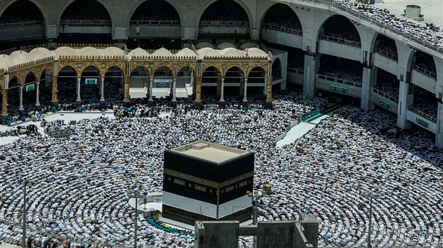 Páteční modlitby v Mekce se zúčastnily tisíce muslimských poutníků. (17. srpna 2018)