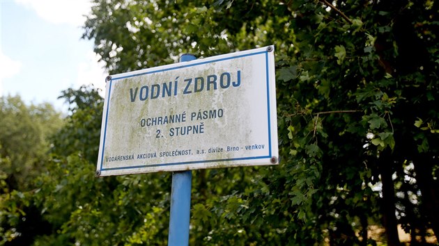 Vodn zdroj dnes Marovu nesta. Vodrny mus dovet vodu cisternami.