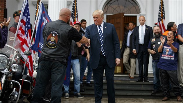 Trump se setkal se svmi podporovateli z Bikers for Trump.