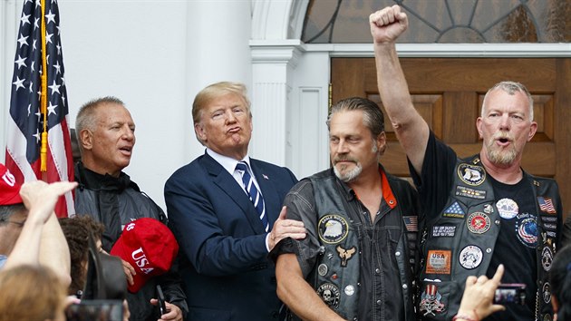Trump se setkal se svmi podporovateli z Bikers for Trump.