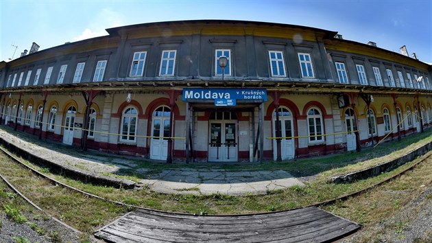 Současný pohled na nádražní budovu na Moldavě.