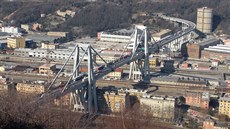 Ponte Morandi v Janov na archivním snímku