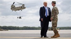Americký prezident Donald Trump podepsal na základn Fort Drum obranný rozpoet...