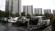 Skupiny mladík� v Göteborgu a v n�kolika dal�ích m�stech podpálili nebo jinak...