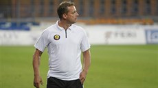 Jihlavský trenér Martin Svědík sleduje utkání svých svěřenců proti Táborsku.