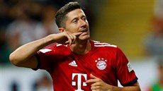 Robert Lewandowski z Bayernu Mnichov se raduje z branky v zápase o nmecký...