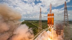 Raketa Delta IV vynáí americký vojenský satelit NROL-37