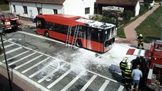 V Hrd�jovicích u �eských Bud�jovic ho�el autobus MHD.